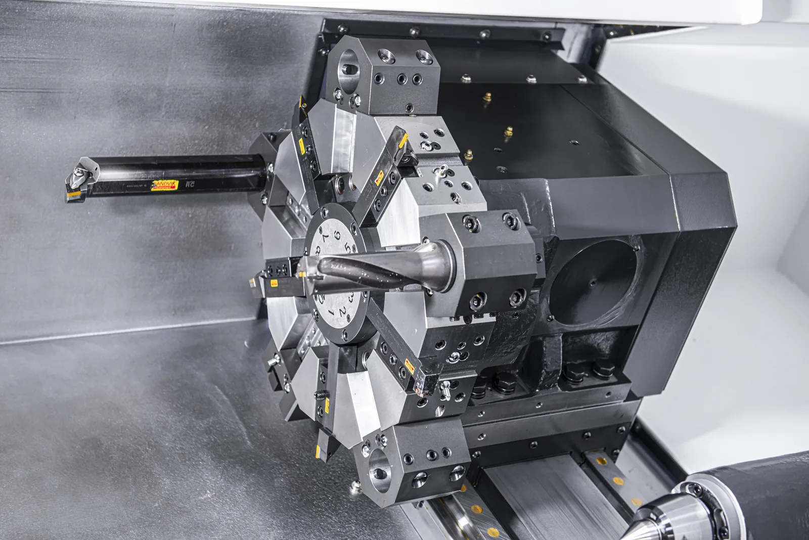 HYUNDAI WIA SE2600 - servo taret